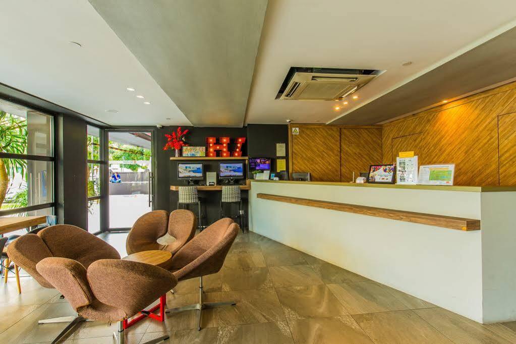 Ibis Budget Singapore Pearl Bagian luar foto